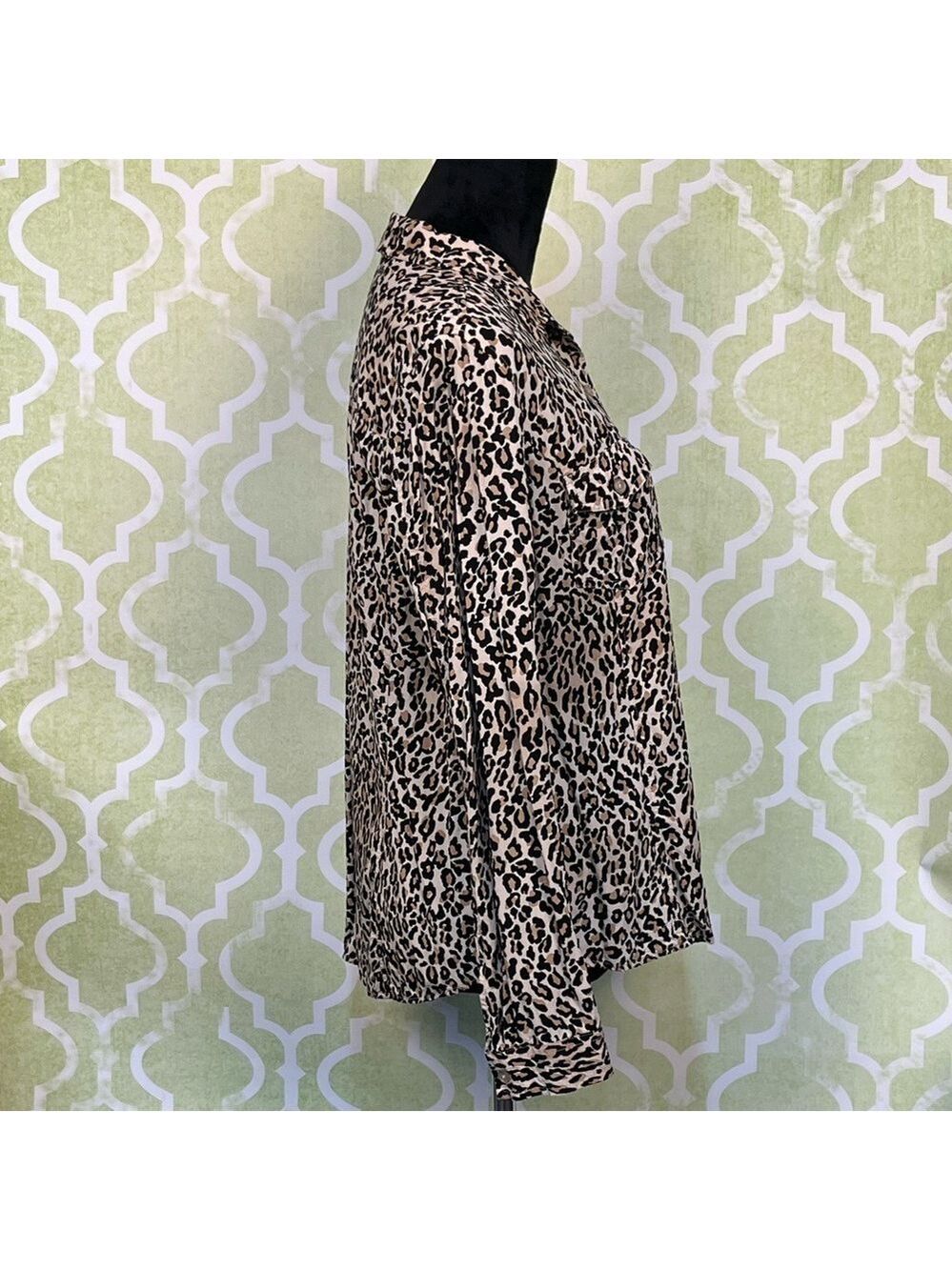Jones New York Signature Women's Top Large Roll Tab Sleeve Animal Print Blouse - Picture 4 of 11